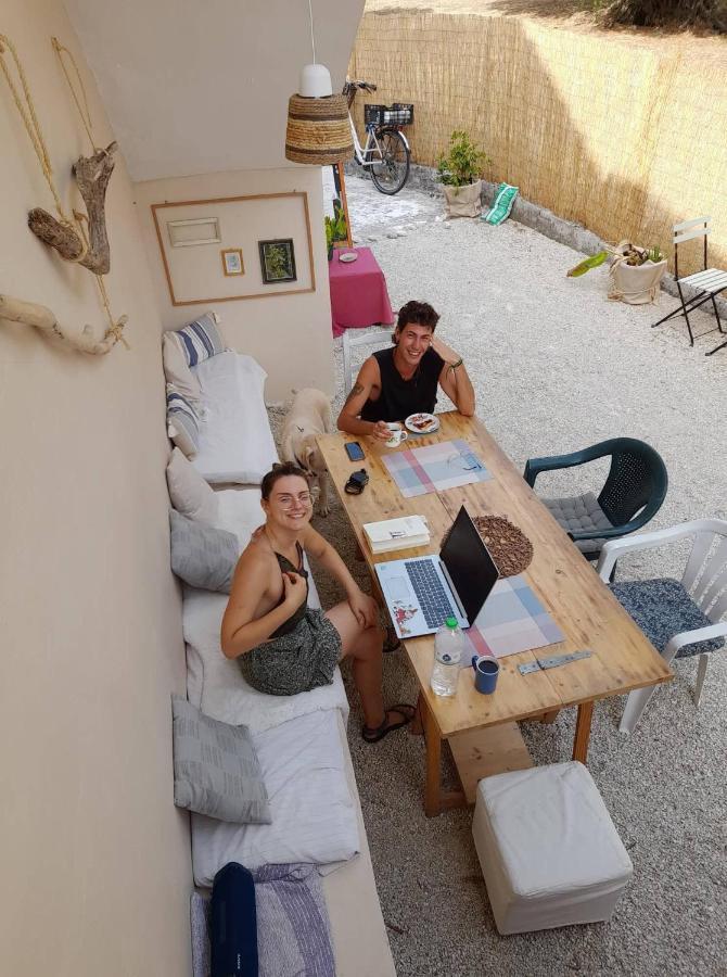 Tune Inn Activity Guesthouse- Over 24'S إيبسوس المظهر الخارجي الصورة