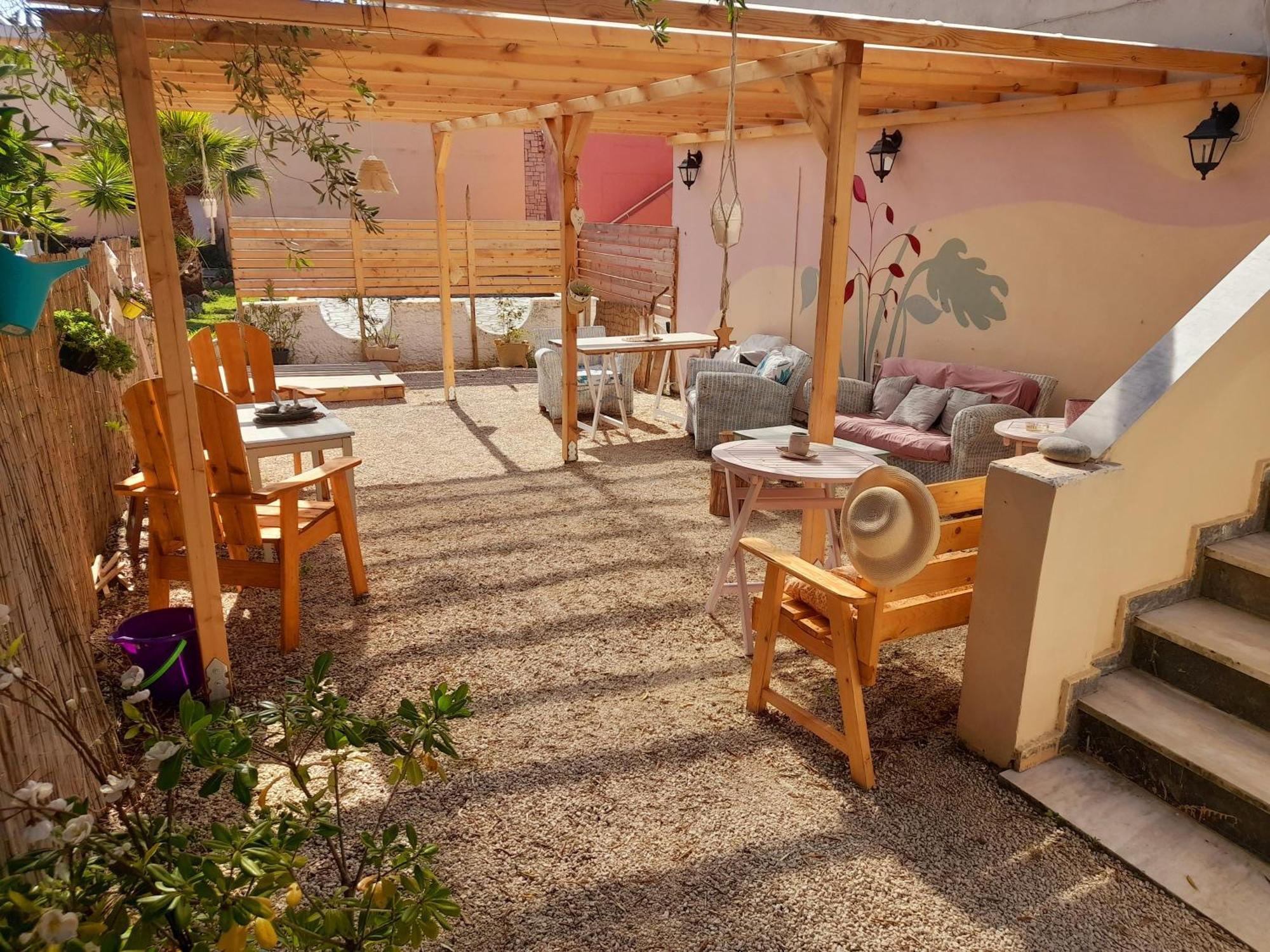 Tune Inn Activity Guesthouse- Over 24'S إيبسوس المظهر الخارجي الصورة